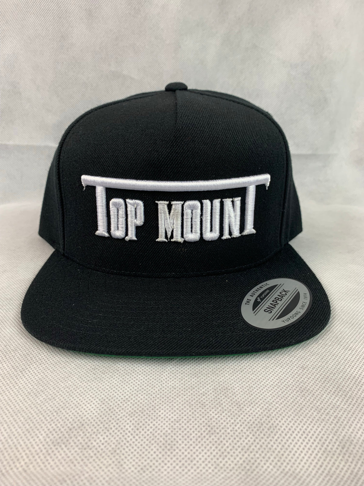 Top mounT Est. Flat Bill Snap Back (Raised Letters)