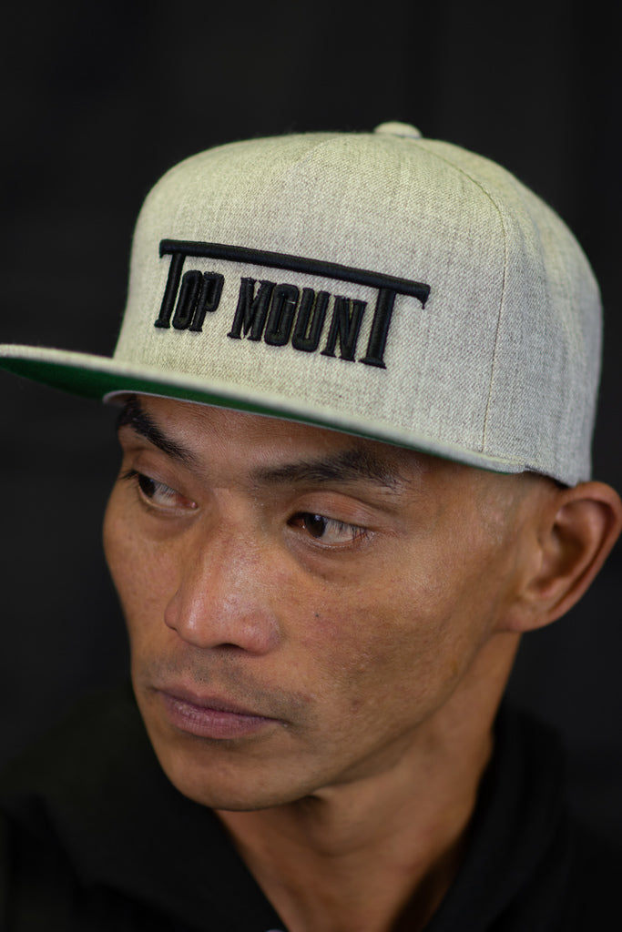Top mounT Est. Flat Bill Snap Back (Raised Letters)