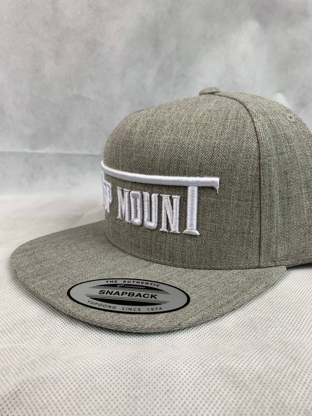 Top mounT Est. Flat Bill Snap Back (Raised Letters)