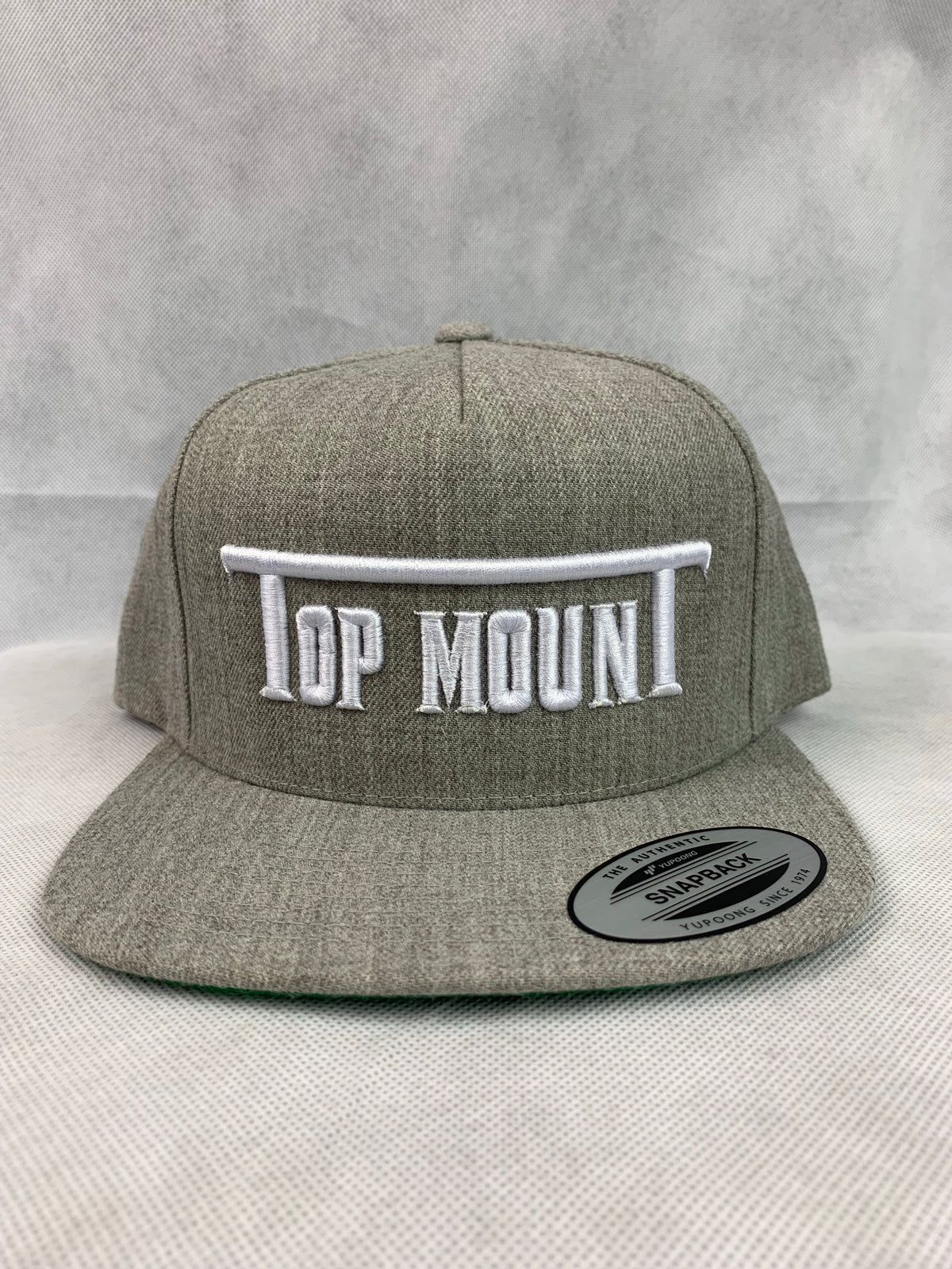 Top mounT Est. Flat Bill Snap Back (Raised Letters)