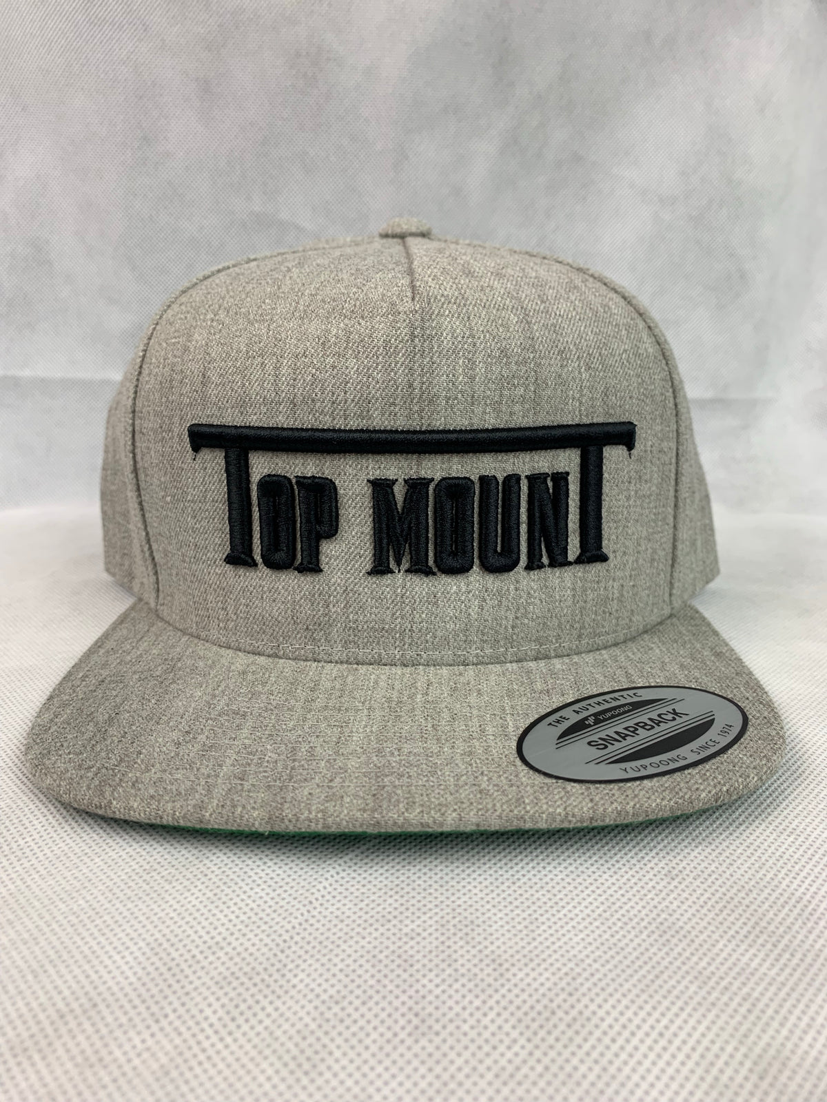 Top mounT Est. Flat Bill Snap Back (Raised Letters)