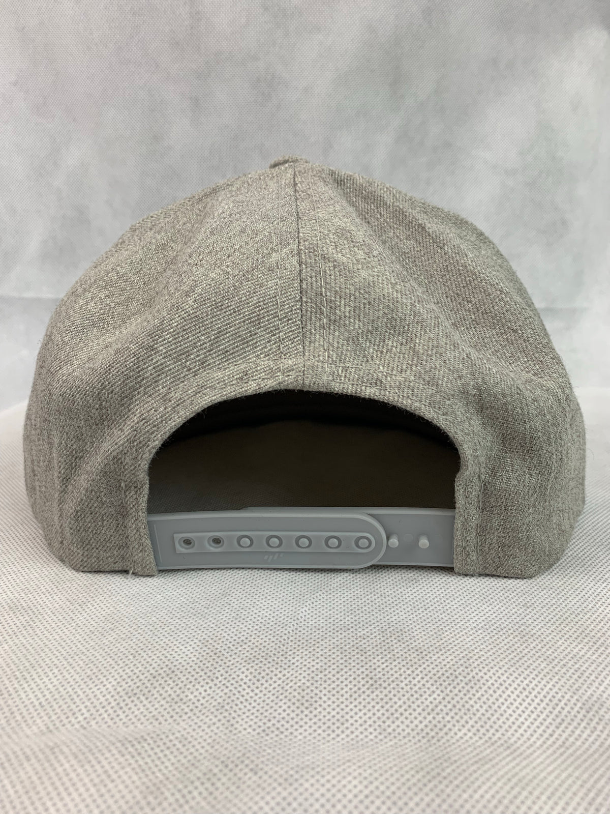 Top mounT Est. Flat Bill Snap Back (Raised Letters)